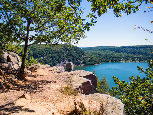Devil's Lake scenic overlook